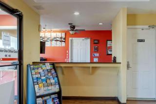 Econo Lodge - Pryor - 2