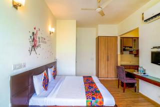 FabHotel Merriment City - Noida - 1