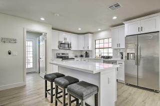 8 Mi to Westgate Family-Friendly Glendale Home! - 1