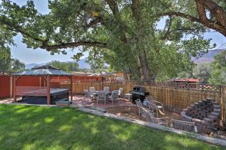 Rustic Retreat Moab Townhome with Grill and Fire Pit - Moab - 7