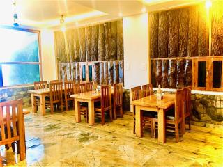 LA Riqueza Kanatal #Mountain View Rooms # Terrace# Big Parking# Awarded Best Hotel# Near to Surkanda Devi & Tehri Dam - Kanatal - 6