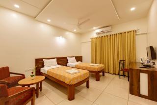 Hotel Woodland - Kolhapur - 1