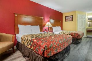 Econo Lodge - Tupelo - 2