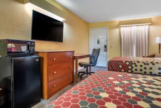 Econo Lodge - Tupelo - 1