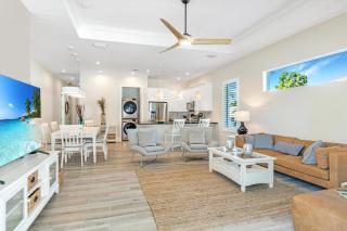 767 NEW! World Class Luxury Home w Heated Saltwater Pool - 4