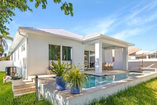 767 NEW! World Class Luxury Home w Heated Saltwater Pool - 8
