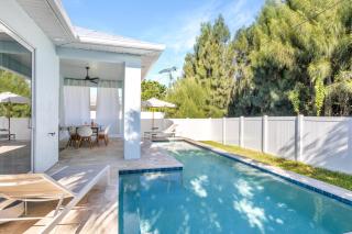 767 NEW! World Class Luxury Home w Heated Saltwater Pool - 6