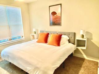 Pristine Apt-King Bed-Access to 3 Las Vegas Pools! - Bryan - 5