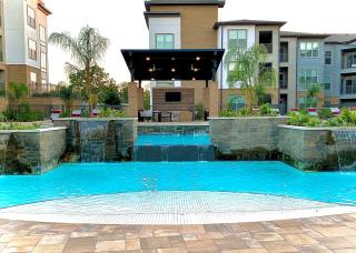 Pristine Apt-King Bed-Access to 3 Las Vegas Pools! - Bryan - 1