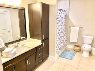 Pristine Apt-King Bed-Access to 3 Las Vegas Pools! - Bryan - 3