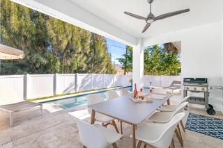 767 LUXURIOUS BRANDNEW NAPLES HOUSE-ENJOY THE HEATED SALTWATER Pool ! - Naples - 0