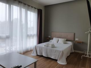 REDONDELA APARTMENTS - Bedroom, Bathroom & Kitchen - Redondela - 5