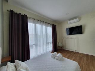 REDONDELA APARTMENTS - Bedroom, Bathroom & Kitchen - Redondela - 3