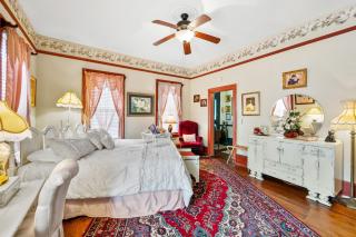 Goodbread House Bed and Breakfast - 1