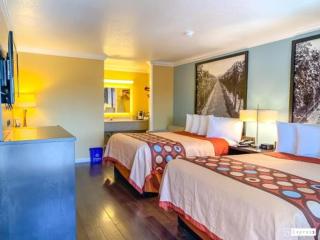 Super 8 Ukiah by Wyndham - 1