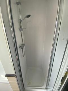 Pristine 2 bedroom apartment with off street parking - 3