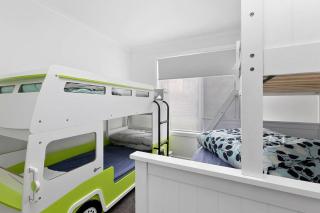 Charlie’s Beach House 1Block to Beach Pet Friendly - Apollo Bay - 2