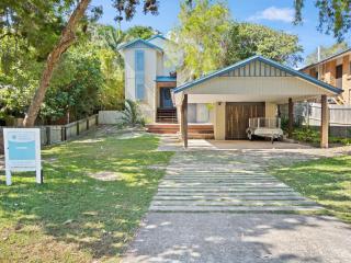 Flipper Beach House by Discover Stradbroke - 9