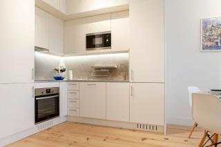 Modern One Bedroom Flat with Kitchen by LovelyStay - 8