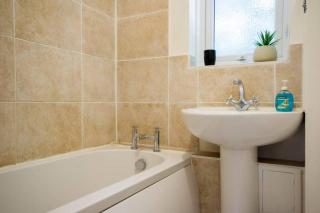 1 bedroom, self check-in, central and quiet apartment up to 3 in Newbury - 9