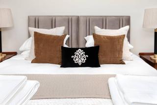 Central Harrogate townhouse apartment with parking - 9