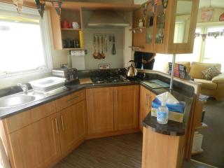 Cwtch Caravans - Little Haven - 8