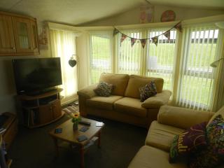 Cwtch Caravans - Little Haven - 3