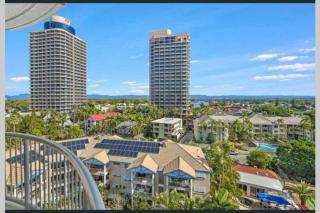 Surfers/Broadbeach Pool View. Free Parking & WIFI - Gold Coast - 1