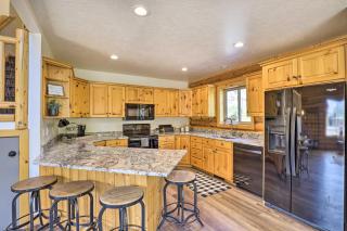 Beautiful Oakley Cabin with Private Hot Tub and Views! - Oakley - 4
