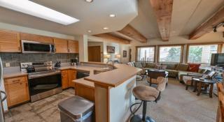 Gorgeous & Modern 3 Br Condo Plaza Condo - 7