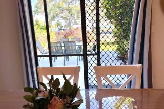 WHISPERING PALMS - Bongaree - 7