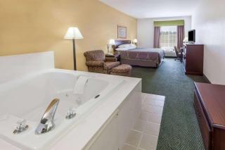Super 8 by Wyndham Hillsboro TX - Hillsboro - 4