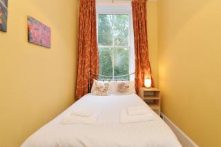 Home by The Meadows, close to City Centre - 2