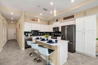 Cozy Condo Near Disney wPool View FREE WaterPark - Kissimmee - 1