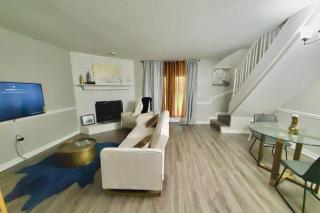 Modern Designer Townhouse 2Br Ideal for Long Stays! - Jackson - 8
