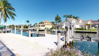Luxury Rental Walkable To Beach With Wide Water Views - 6