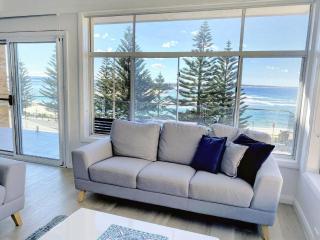 Blue Pacific Apartment 8 - The Entrance - 3