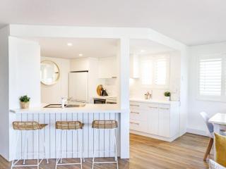 Karinya - 3 BR home steps from Clarkes Beach - 5