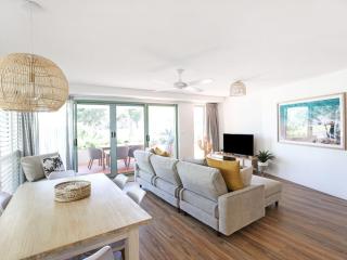 Karinya - 3 BR home steps from Clarkes Beach - 8