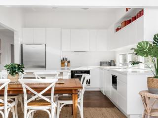 Alkira - Boutique cottage - Walk to Clarkes Beach - 9