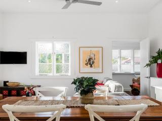 Alkira - Boutique cottage - Walk to Clarkes Beach - 5