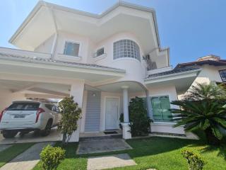 Casa Rosa com 7 quartos - Edícula completa a 150 metros da Praia - Florianópolis - 1