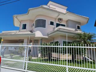 Casa Rosa com 7 quartos - Edícula completa a 150 metros da Praia - Florianópolis - 0
