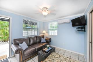 Parrot Beach Cottages Suite #2 - 7