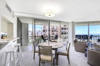 Beachfront condo building with pool, tennis and views - 6