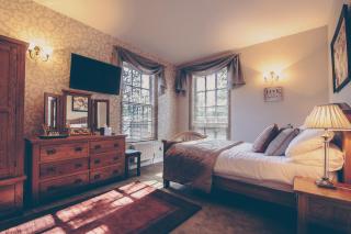 De Courceys Manor Suites & Cottages - 2