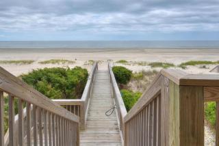 A Sandy Feet Retreat - Oak Island - 4