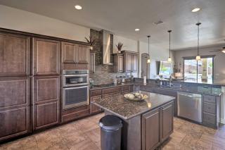 Pool and Hot Tub Luxe Lake Havasu Home - Lake Havasu City - 3
