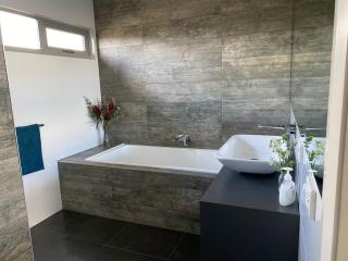 Sunnyside - Surf Side, Linen and Wifi included - Inverloch - 4