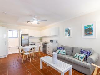 Copacabana 2 cute unit with water views from the balcony - Corlette - 8